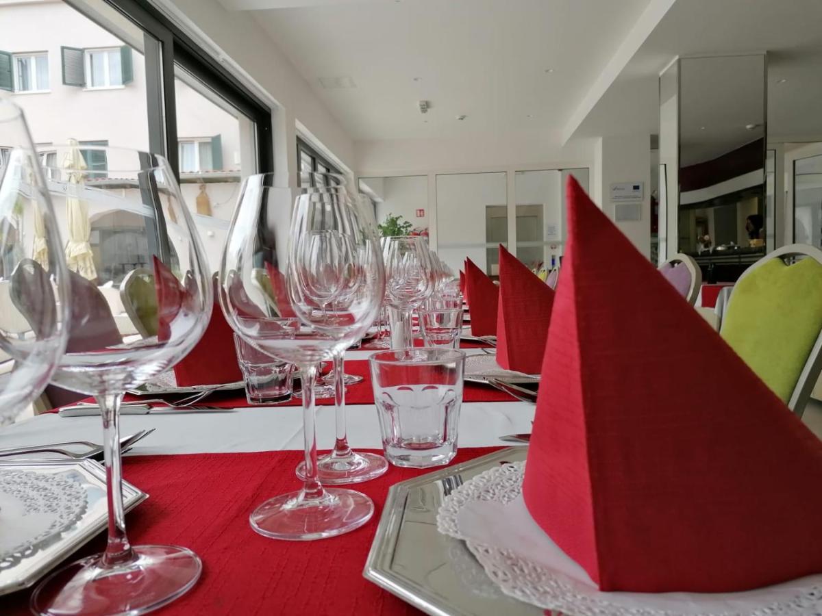 Hotel Borovnik Tisno Buitenkant foto