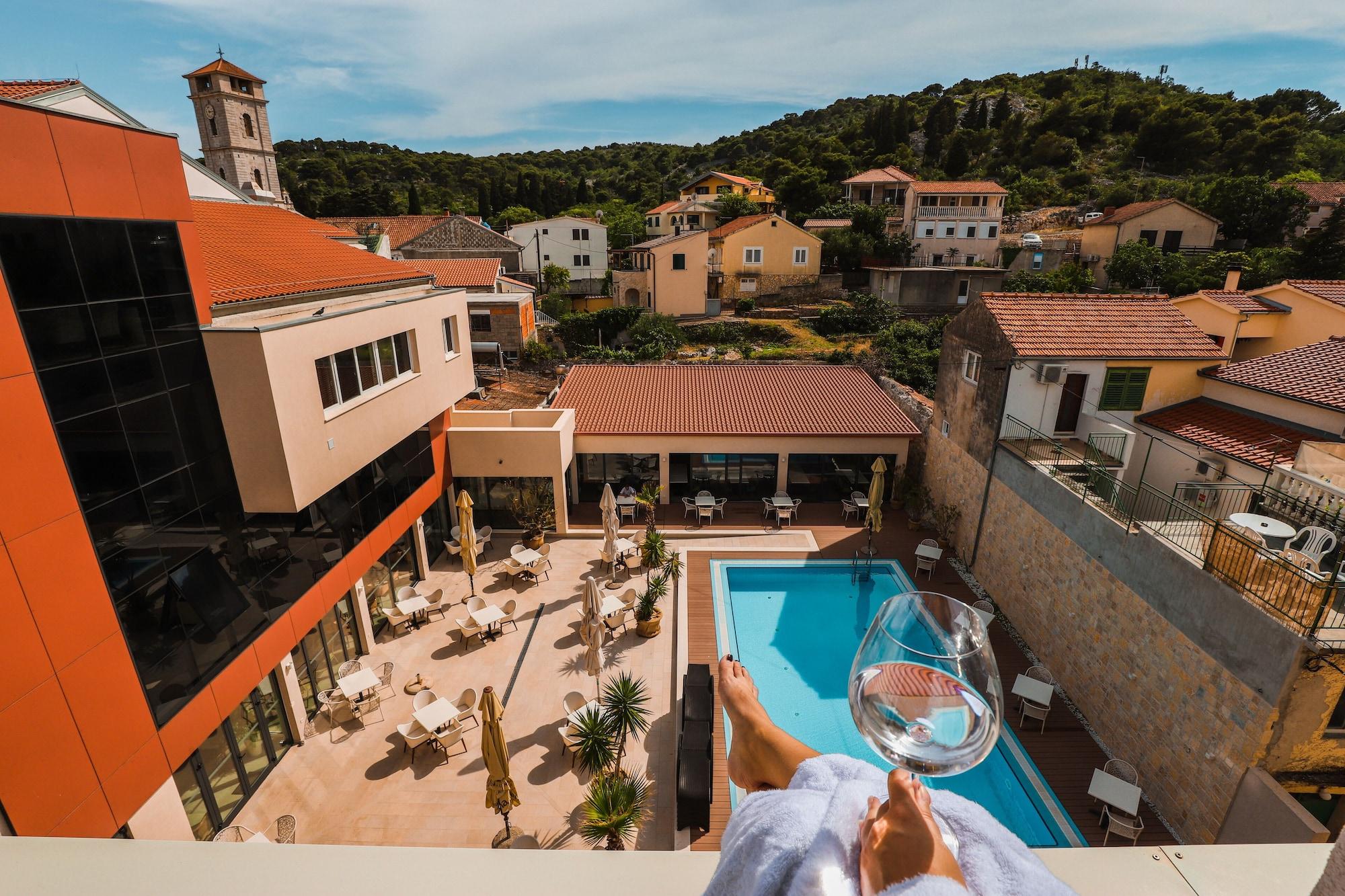 Hotel Borovnik Tisno Buitenkant foto