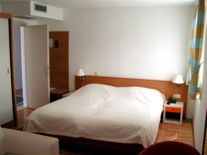 Hotel Borovnik Tisno Buitenkant foto
