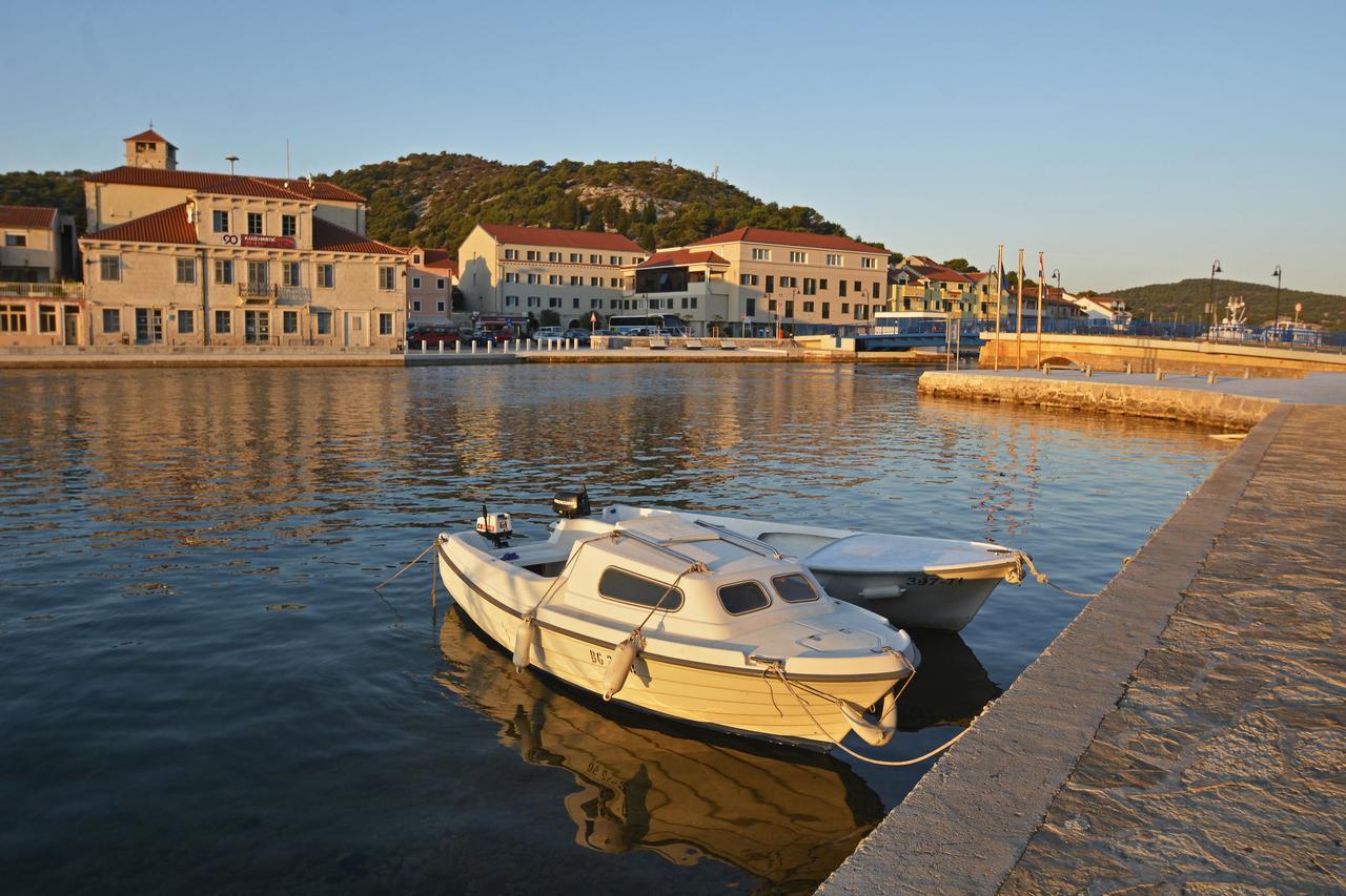 Hotel Borovnik Tisno Buitenkant foto