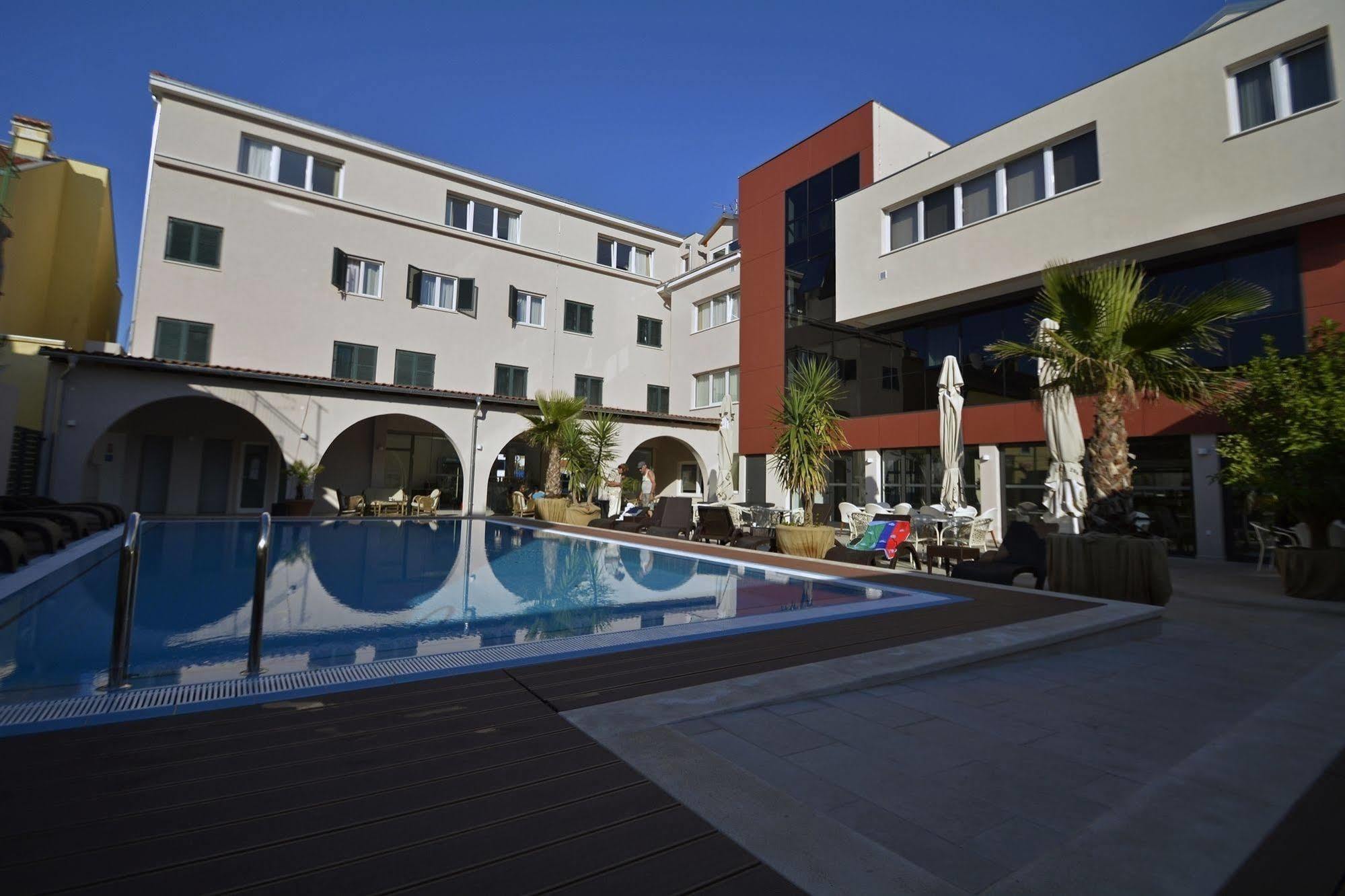 Hotel Borovnik Tisno Buitenkant foto