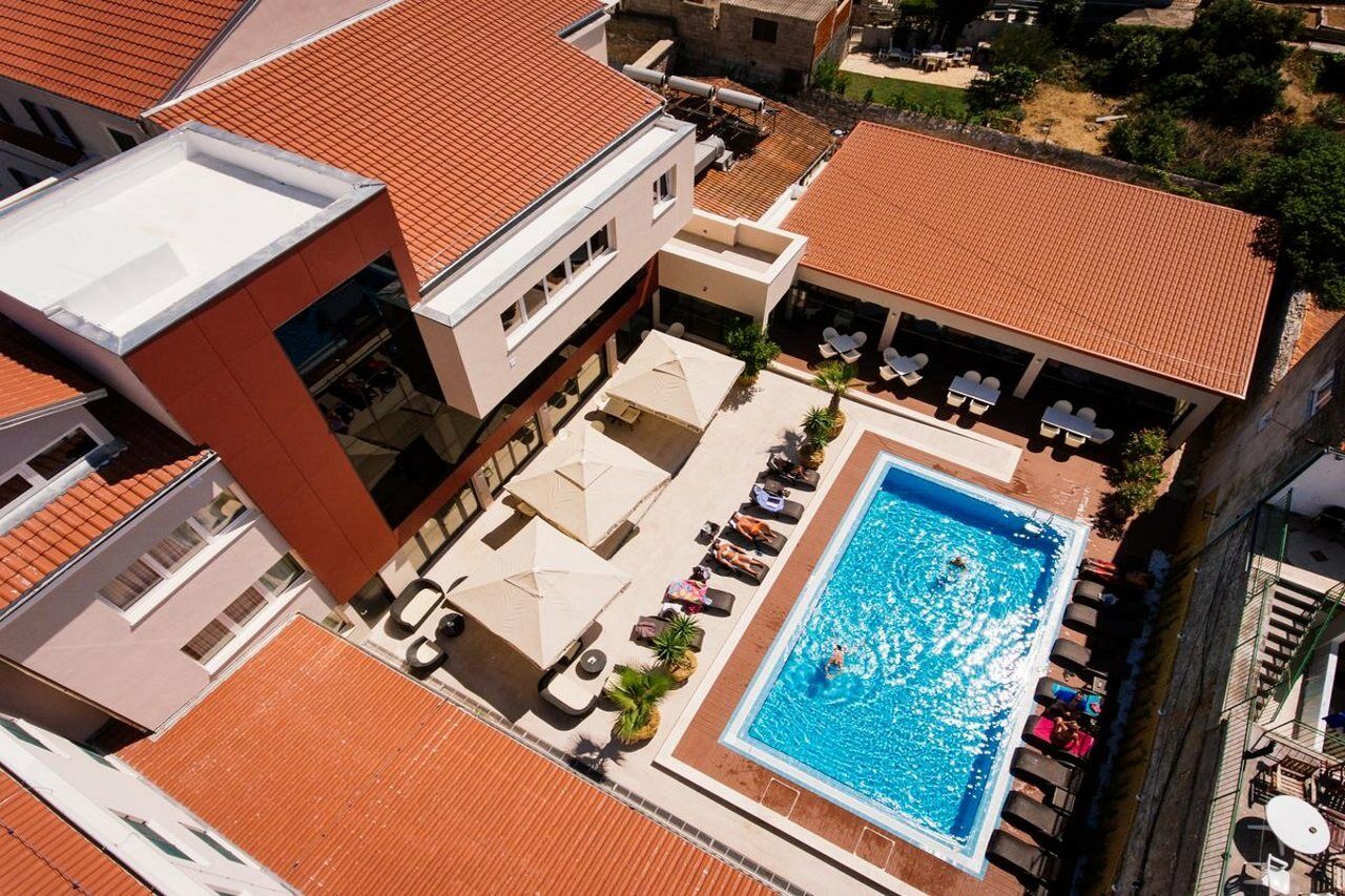 Hotel Borovnik Tisno Buitenkant foto