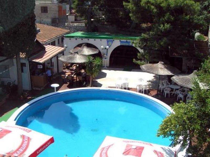 Hotel Borovnik Tisno Buitenkant foto
